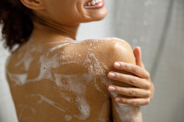 Unveil Radiant Skin with Ivy Nat Mesh Exfoliating Sponge – A Bathroom Essential